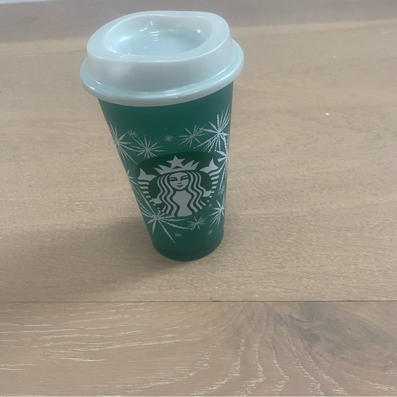⭐️Starbucks⭐️reusable colour-changing green cup - Picture 1 of 8
